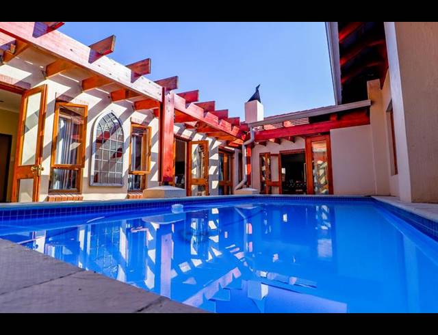 7 BEDROOM HOUSE FOR SALE IN MIDSTREAM ESTATE